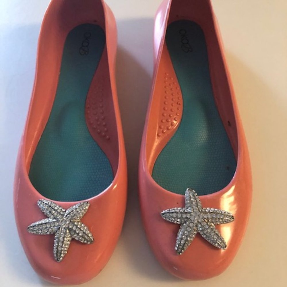 Rubber salmon colored flats